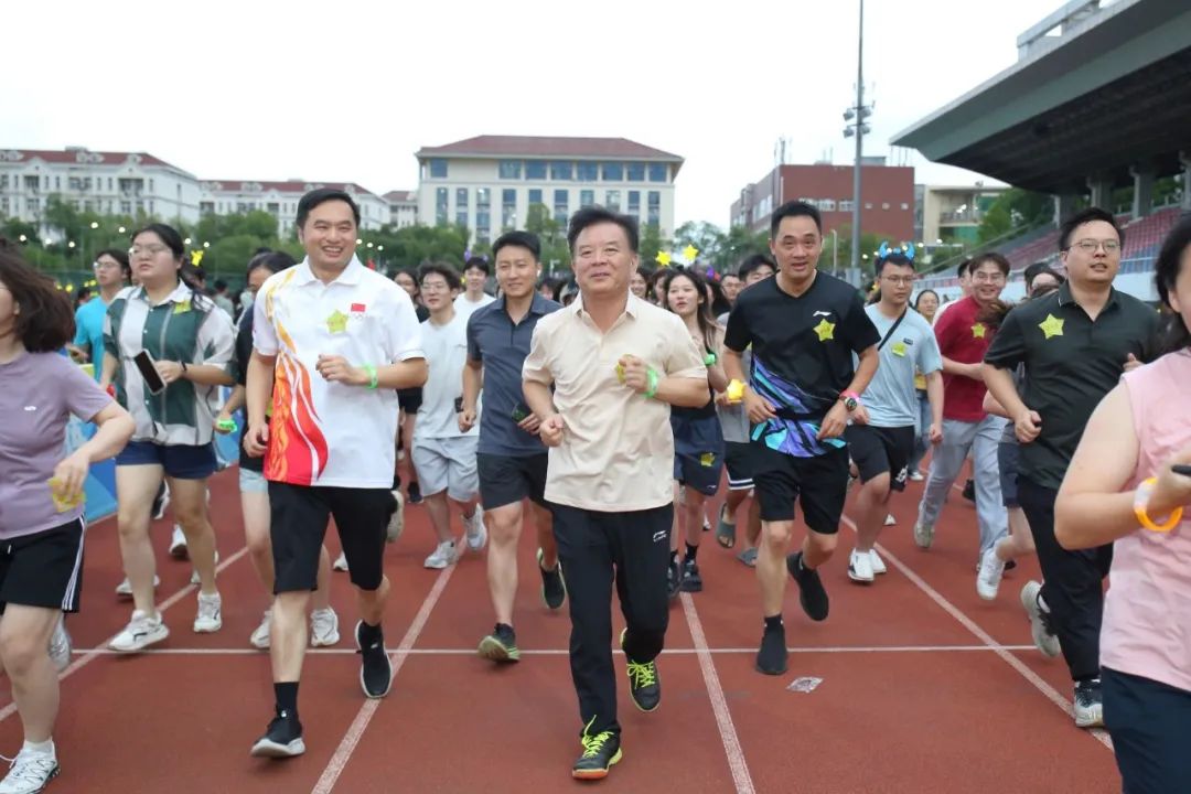 华中农业大学：奔跑赴锦程 水花致青春