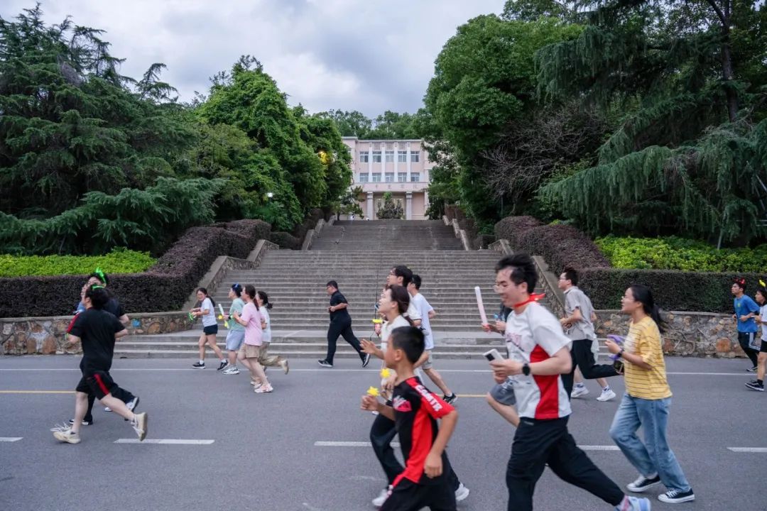 华中农业大学：奔跑赴锦程 水花致青春
