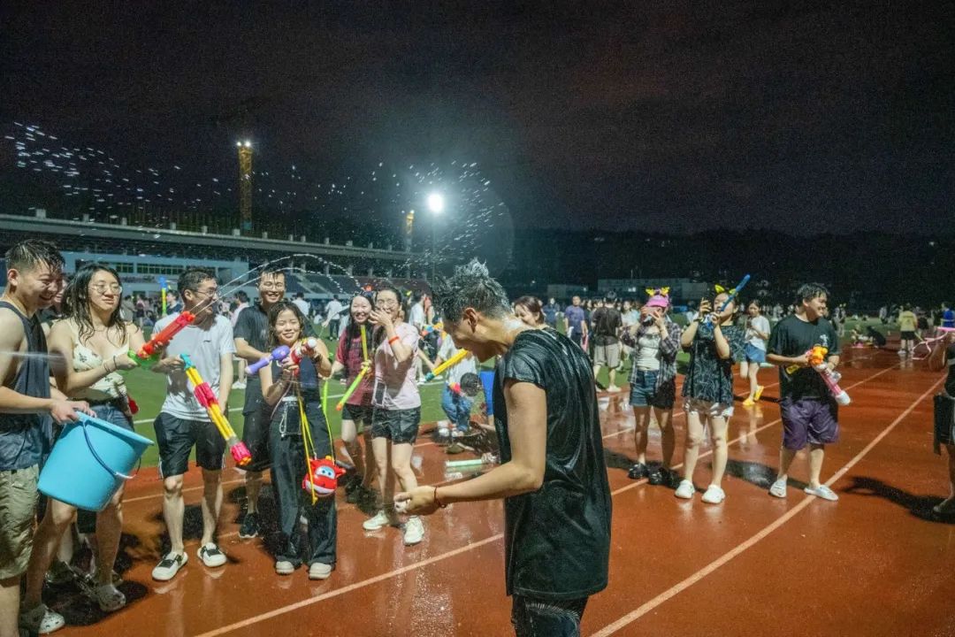 华中农业大学：奔跑赴锦程 水花致青春