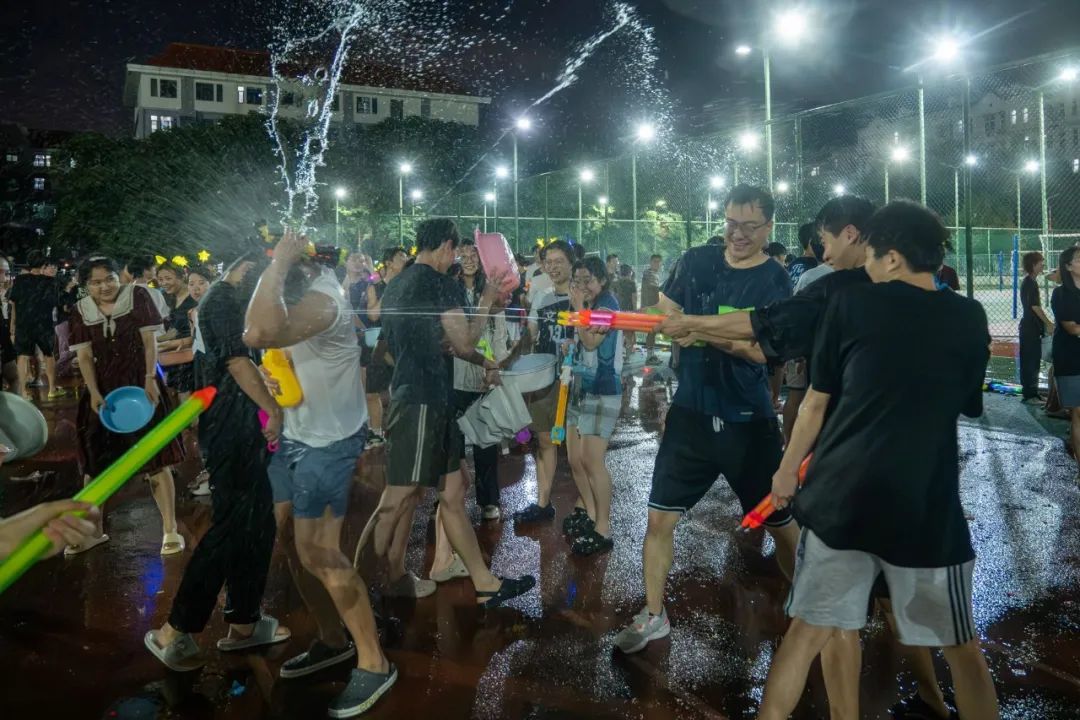 华中农业大学：奔跑赴锦程 水花致青春