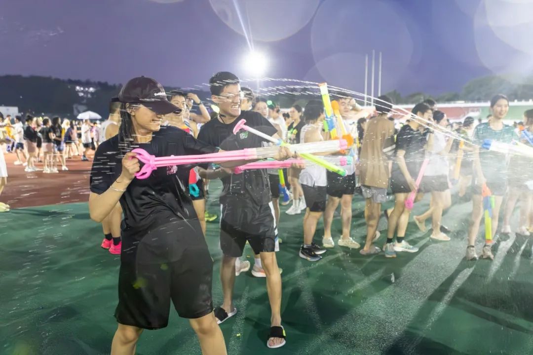 华中农业大学：奔跑赴锦程 水花致青春