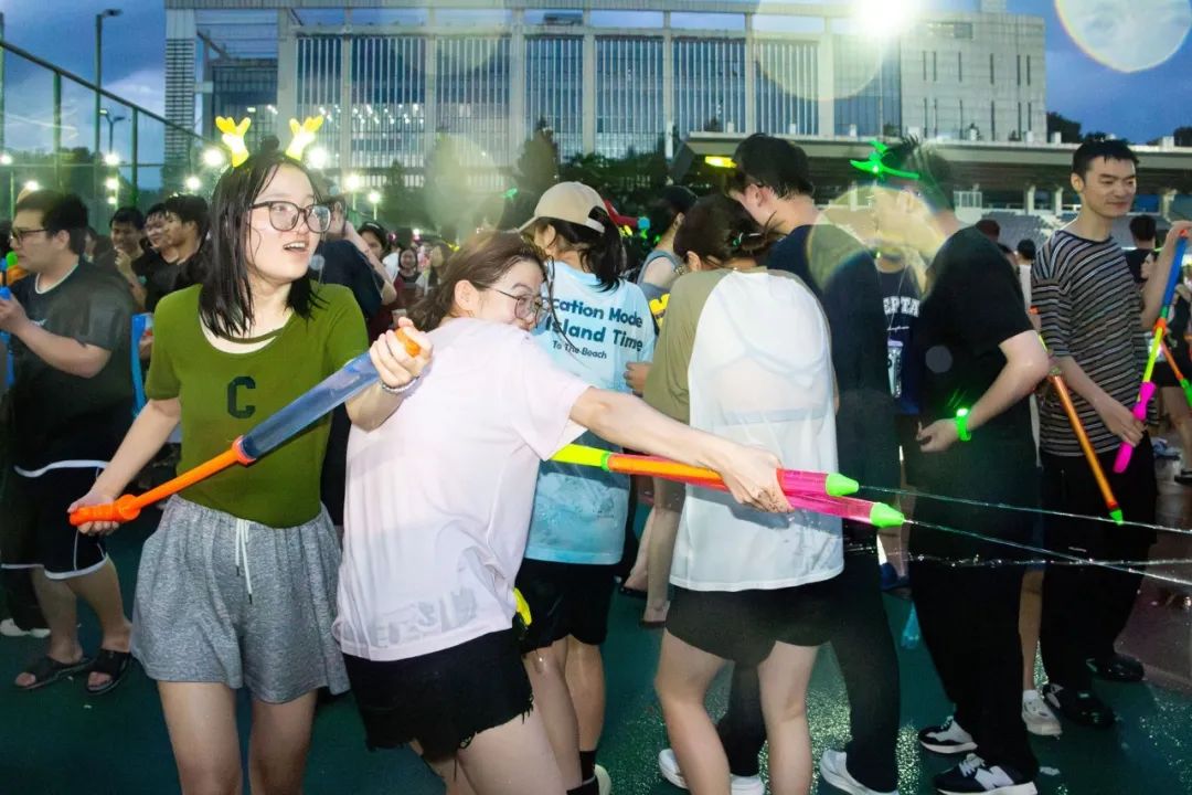华中农业大学：奔跑赴锦程 水花致青春