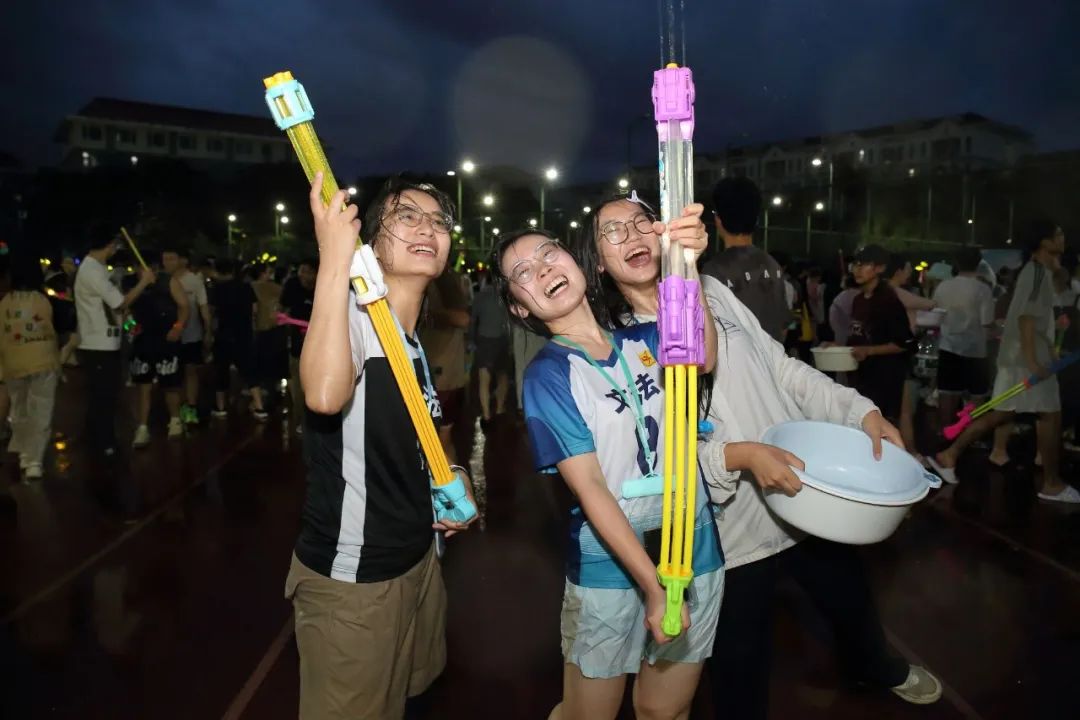 华中农业大学：奔跑赴锦程 水花致青春