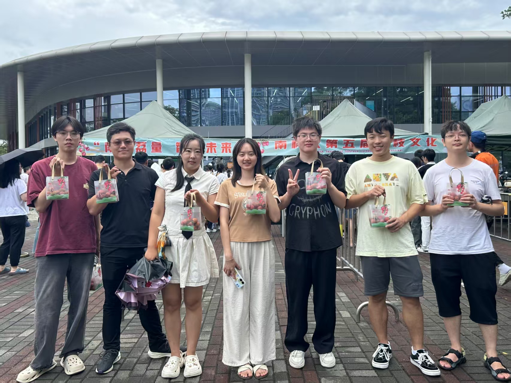 圳在看校园：南方科技大学将8万斤荔枝派发师生