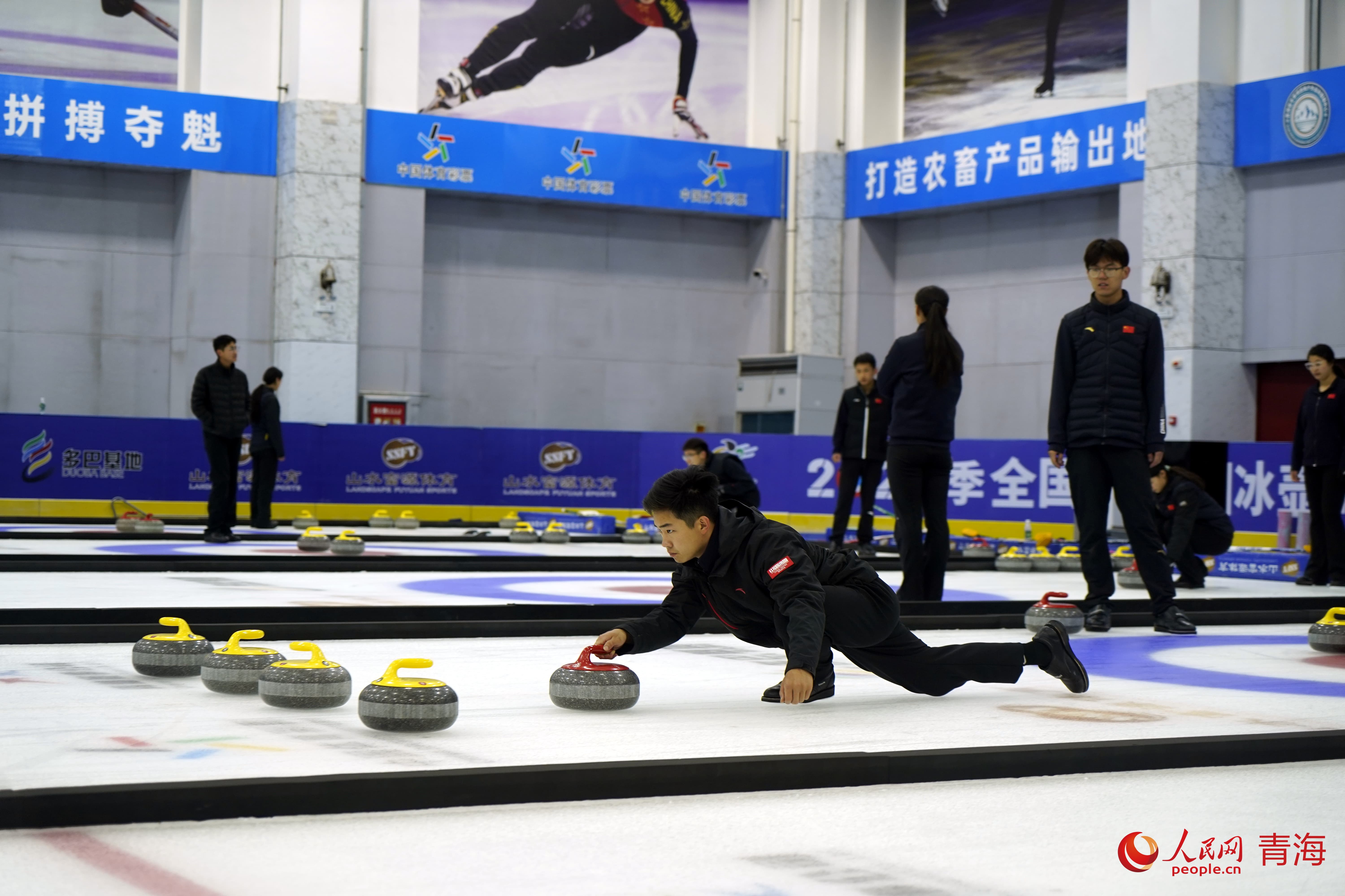 行进中国丨高原律动 从赛事IP到冰雪经济的全维绽放