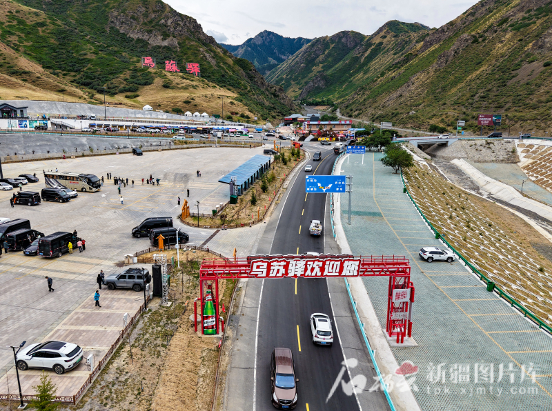沿着高速看新疆丨交通枢纽变文旅枢纽！“乌苏驿”点亮独库之旅