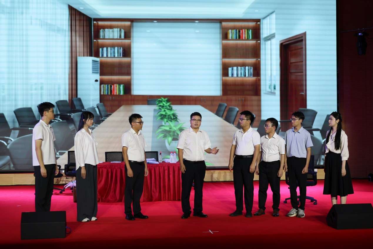 广西自然资源职院举办《丰碑黄大年》情景报告会