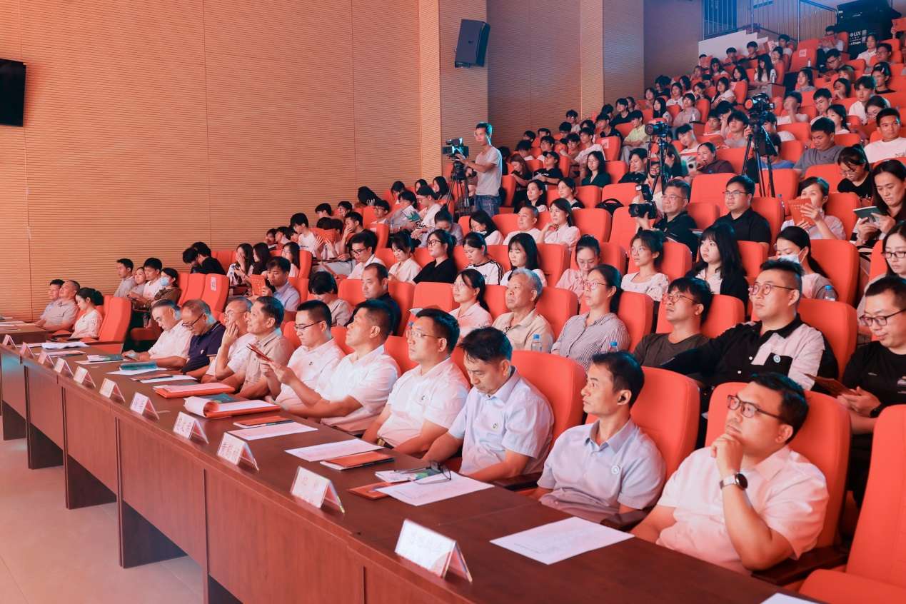 广西自然资源职院举办《丰碑黄大年》情景报告会