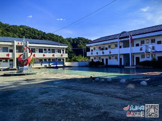 “一个人的毕业典礼”——彭泽县海形学校七位老师守护一个人的课堂