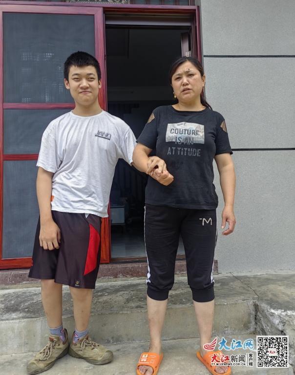 “一个人的毕业典礼”——彭泽县海形学校七位老师守护一个人的课堂