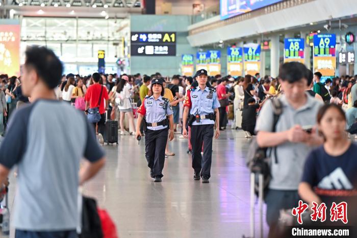 暑运期间广州铁路警方多措并举护航旅客平安出行