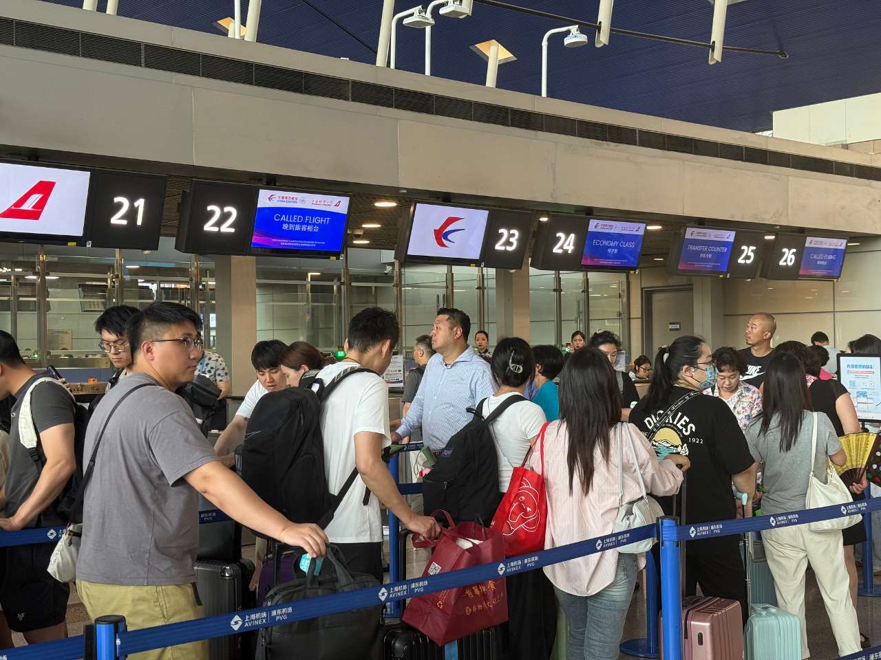 暑运雷雨季 东航“科技+服务”保障旅客出行