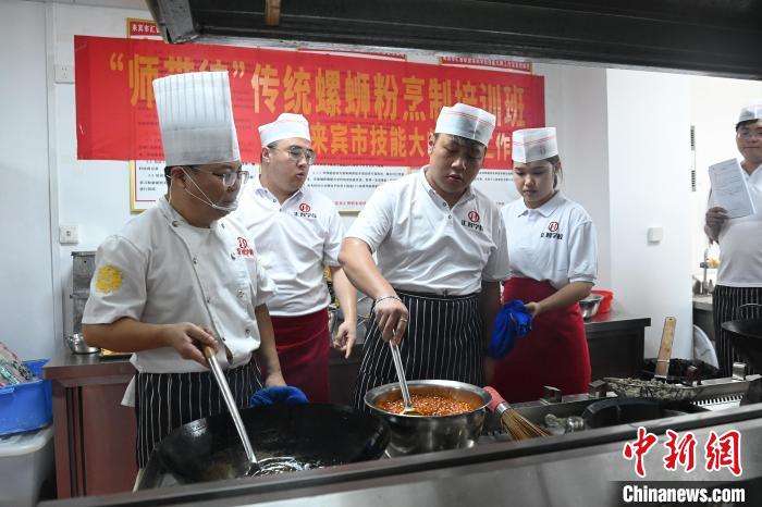 螺蛳粉牵两岸情 烟火味里话融合