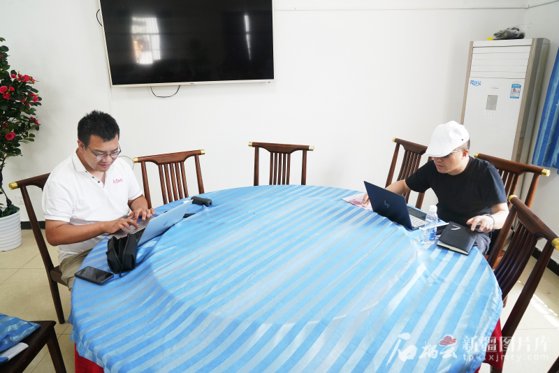 边关万里行·征途丨新疆故事是这样“出炉”的……