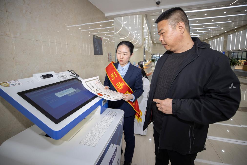 “高效办成一件事”有新部署，将如何惠及你我？
