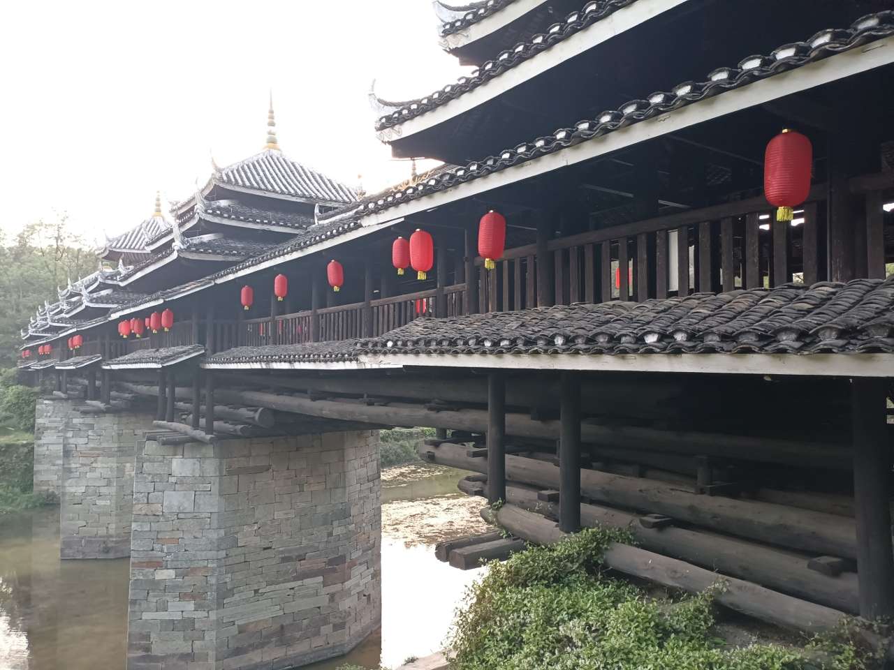 广西三江：侗乡风情引得游人竞相奔赴