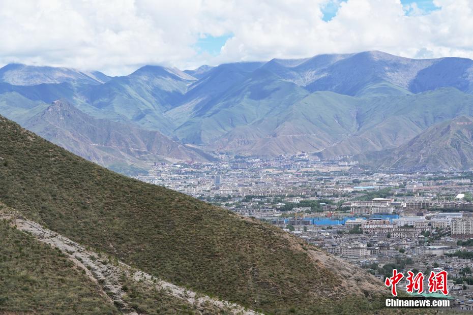 （辉煌60载 魅力新西藏）世界屋脊上的“绿色奇迹”：拉萨南北山绿意盎然