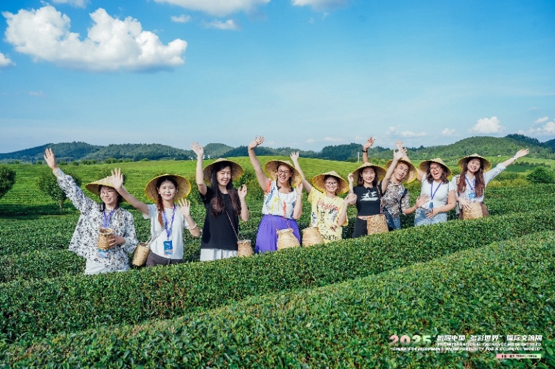 30多国使节专家青年走进多彩贵州 感受中国机遇