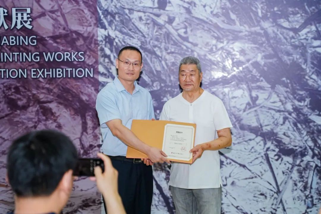 “生命之渡——林加冰油画作品捐献展”在芜湖市博物馆开幕