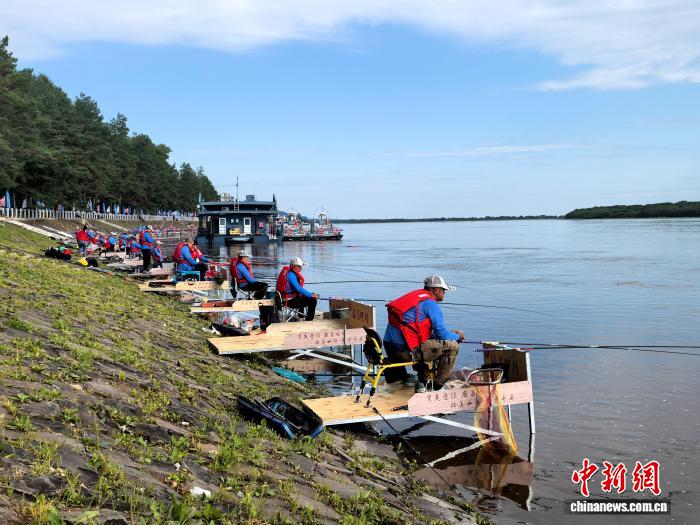 近200名垂钓爱好者竞技呼玛尽览界江美景