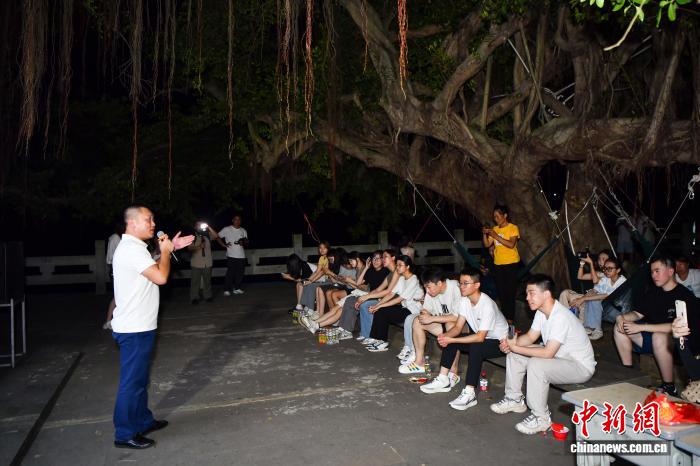 港澳大学生逐浪海南自贸港：古村烹乡味 椰林话琼韵