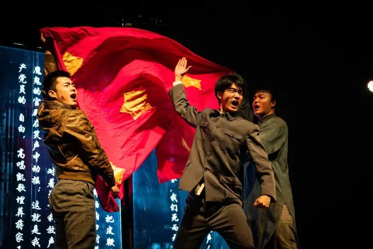 铁血军魂耀红岩 沉浸式剧场演绎 “雄奇山水”下的忠勇新韵