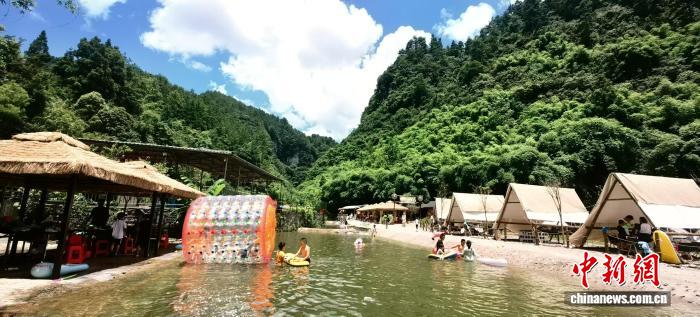 贵州贵阳：“香”游香纸沟 “燃”动乡村经济