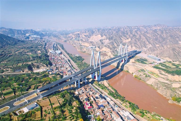 兰州市已初步建成铁路、公路、民航、水运互补的综合交通体系
