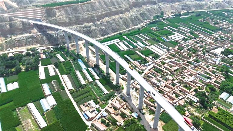 兰州市已初步建成铁路、公路、民航、水运互补的综合交通体系