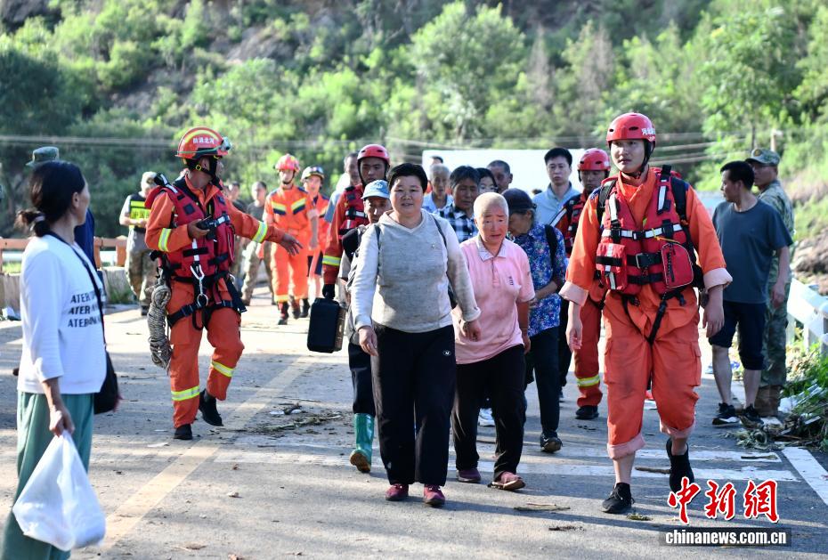 河北滦平山体滑坡：救援安置进行时