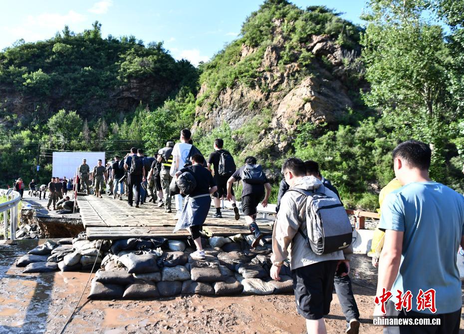 河北滦平山体滑坡：救援安置进行时
