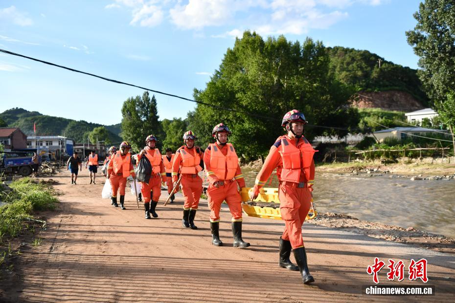 河北滦平山体滑坡：救援安置进行时