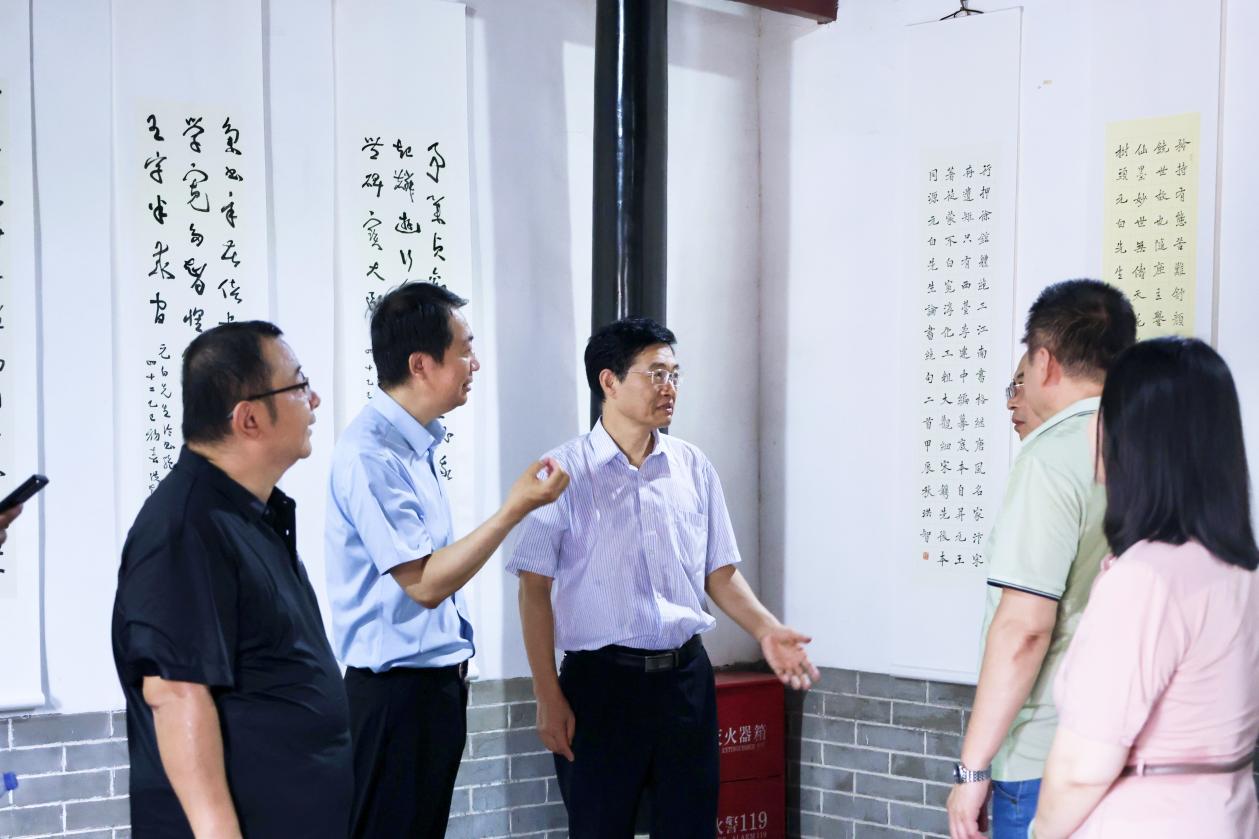 “离合之间——李洪智敬录启功先生论书绝句书法作品展”在山东曲阜孔府开幕