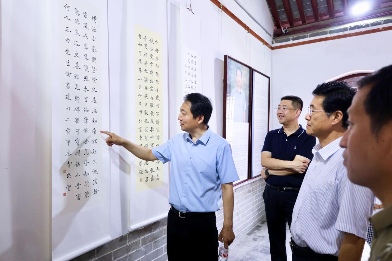 “离合之间——李洪智敬录启功先生论书绝句书法作品展”在山东曲阜孔府开幕