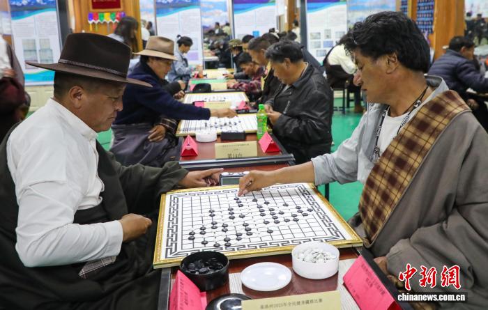 青海果洛：百余名棋手参与传统藏棋比赛