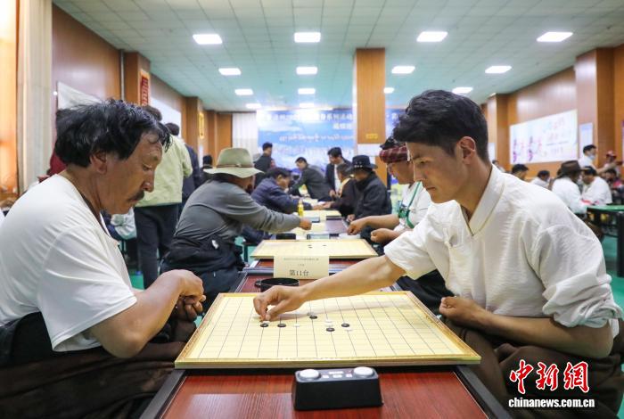青海果洛：百余名棋手参与传统藏棋比赛