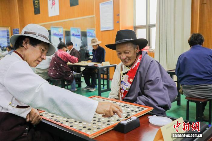 青海果洛：百余名棋手参与传统藏棋比赛
