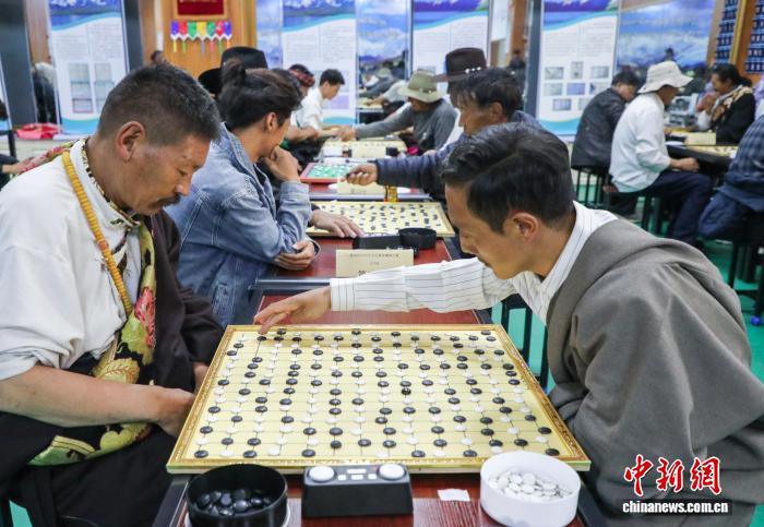 青海果洛：百余名棋手参与传统藏棋比赛