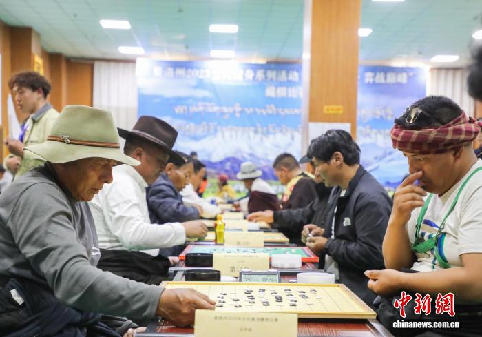 青海果洛：百余名棋手参与传统藏棋比赛