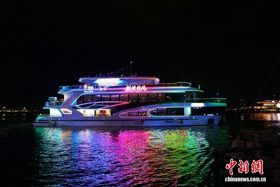 中国首艘纯电海上旅游客船在厦门首航