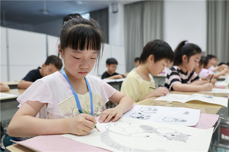 江苏泰州：多彩暑假助成长_新华网江苏频道
