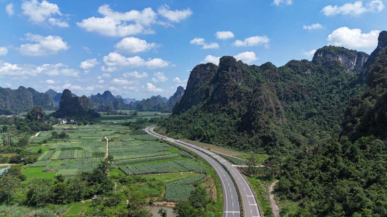 广西崇左：公路织网构建边境旅游新格局
