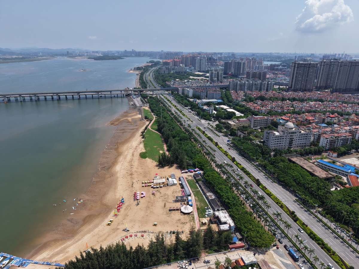 广西防城港：一条路激活一片海
