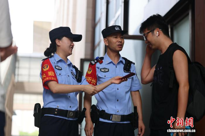 西安铁警全力护航旅客暑运出行