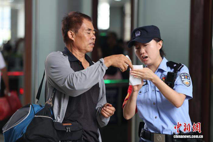 西安铁警全力护航旅客暑运出行