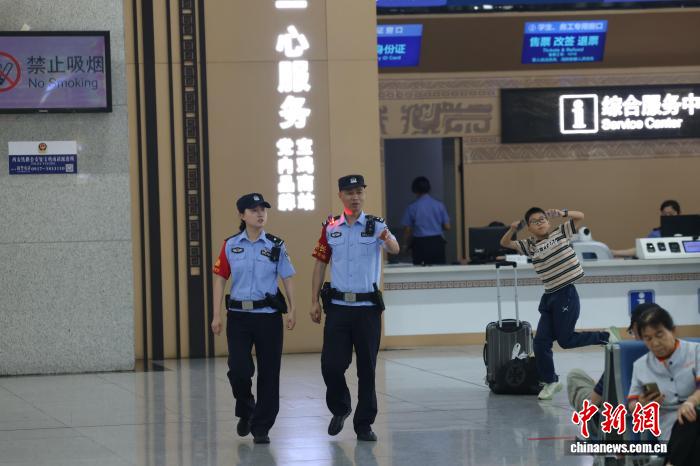 西安铁警全力护航旅客暑运出行