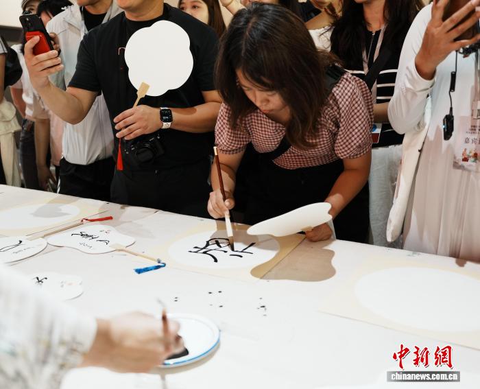 台湾网络达人在古都安阳寻汉字根源