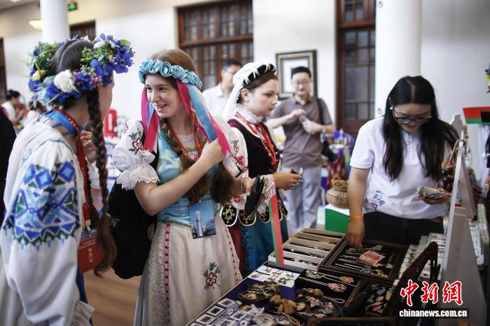 上合国家青年学生汇聚天津 文化市集绽放“万花筒”魅力