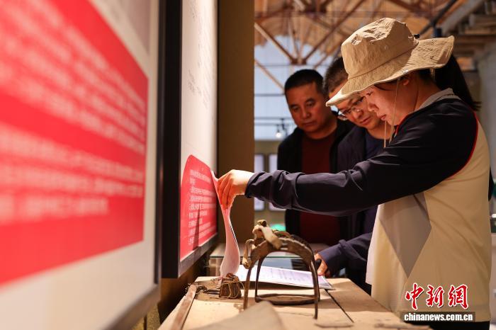 探访青海共和沙珠玉乡治沙历史展览馆