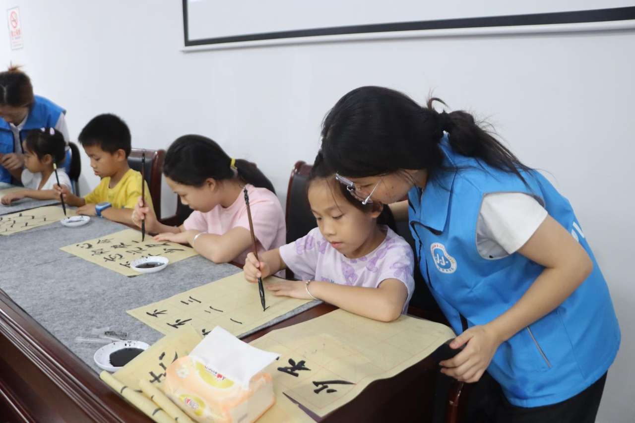 广西幼师学子开展“三下乡”社会实践活动